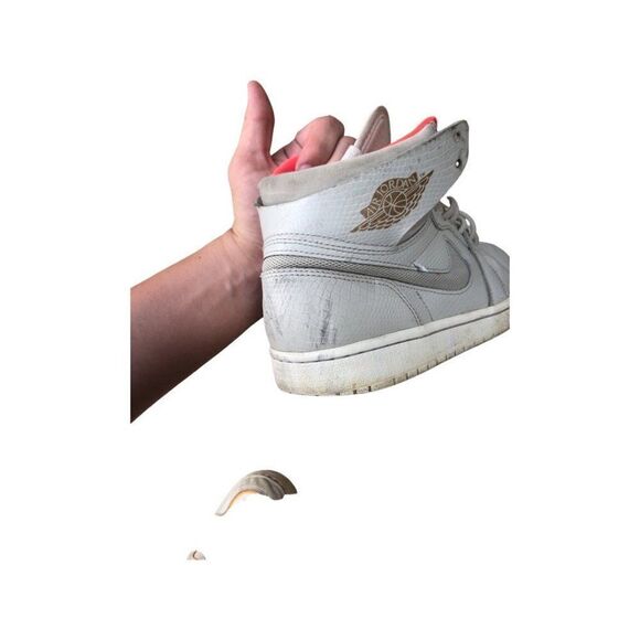 Nike Air Jordan 1 Retro High Nouveau Pure Platinum Crimson Size 8 - Picture 16 of 16